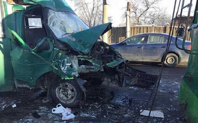 В Чернигове маршрутка на скорости протаранила троллейбус, пострадали более 10 человек