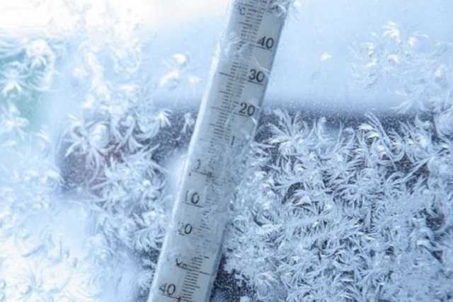 Две сестры насмерть замерзли в доме на Ровенщине