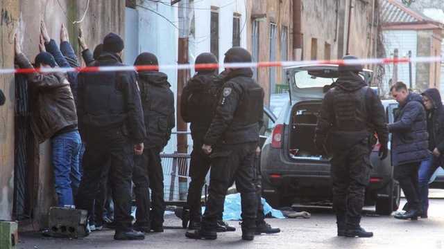 Пять пуль, но он улыбается: одесский коп чудом выжил в бойне