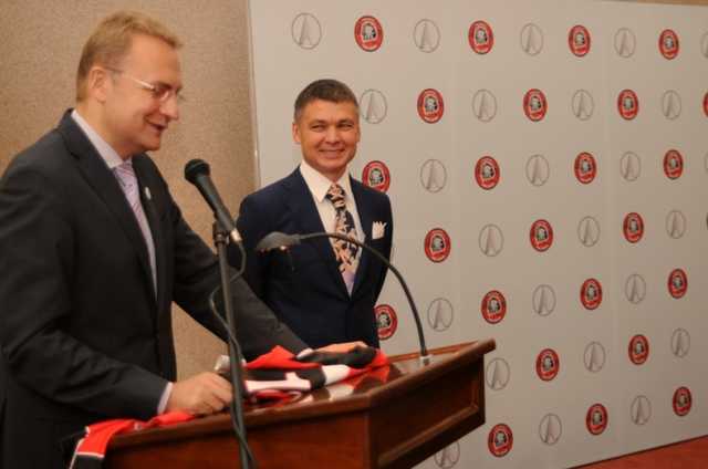 Садовий таки хоче віддати російському олігарху Чуркіну 25 млн грн