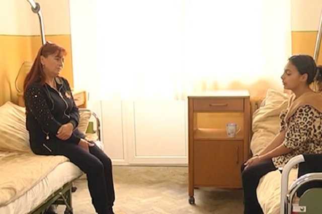 Все молча наблюдали: на Закарпатье девочка жестоко избила школьницу