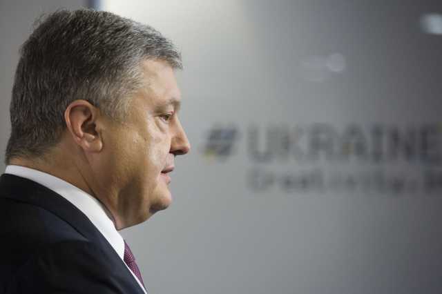Порошенко: Узнав о поставках летального оружия, боевики на Донбассе притихли