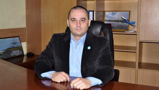 «Молчат и боятся репрессий». Жители Лутугино жалуются на «главу района» Романа Коретникова