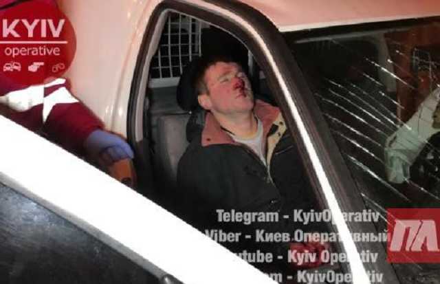 В Киеве пьяный водитель «Volkswagen» протаранил такси с ребенком