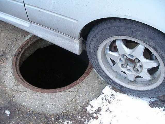 В Киеве будут эвакуировать авто, припаркованные на люках