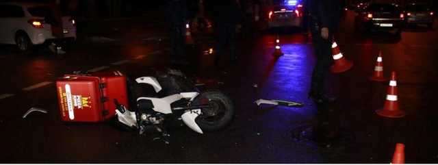 В Киеве Citroen C4 сбил доставщика пиццы