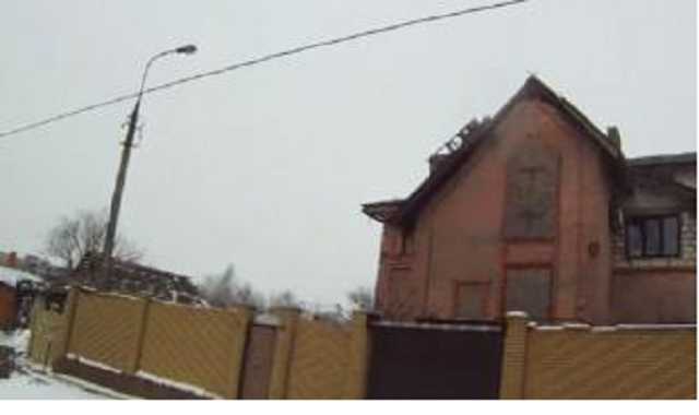 Дончане показали жуткие фото разрушенных домов в Киевском районе