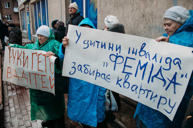 В Киеве митинг против коллекторов увенчался дракой
