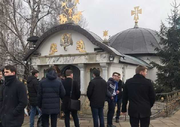 Радикалы из С14 собираются штурмовать часовню Десятинного монастыря