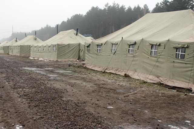 На “тонущем” полигоне на Черниговщине установили новые палатки