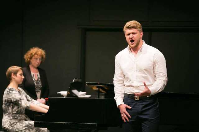 Победитель Х-Фактор бежит из Украины