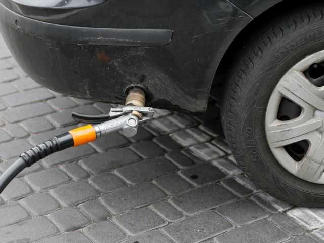 Крупные сети АЗС вновь подняли цены на автогаз