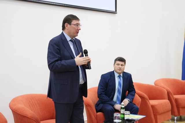 Чи зможе пережити прокуратура "юрський період"