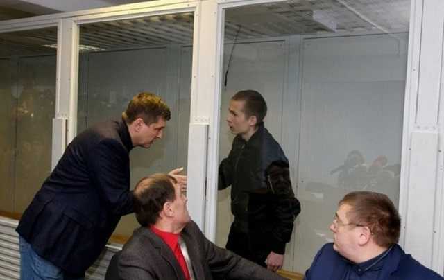 Дело сына нардепа Попова об ограблении магазина передали в суд