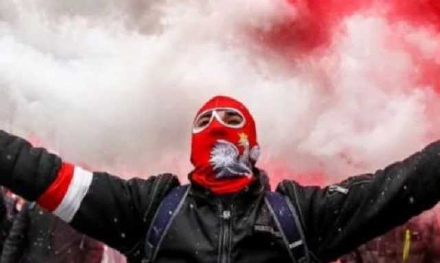 Раздевают и помечают: какие унижения проходят украинцы в Польше