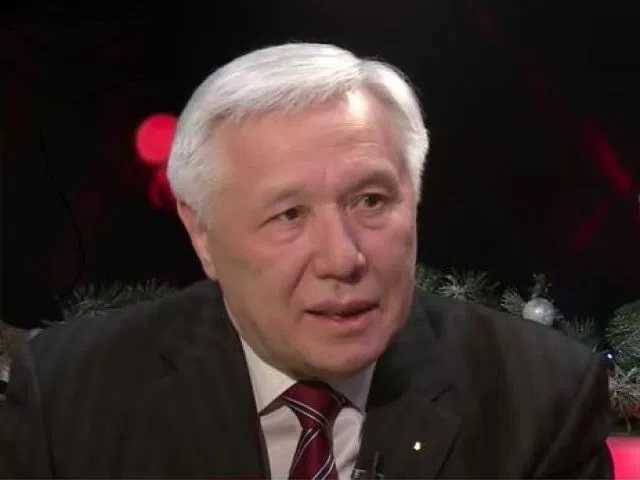 Они живут, не чуя страны: бывший премьер жестко прошелся по власти Порошенко