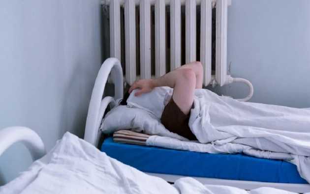 Бьют, ломают руки, издеваются: пациенты рассказали о "дедовщине" в украинских больницах