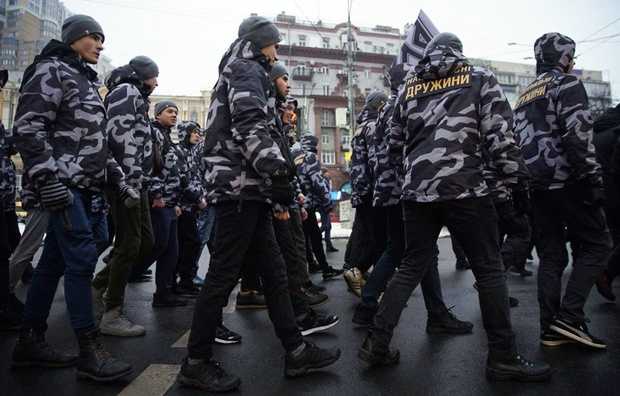 "Дружинники" избили людей из-за алкоголя и брошенных окурков