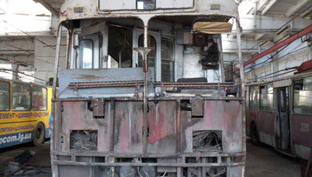 В Алчевске троллейбусное депо осталось почти без сотрудников