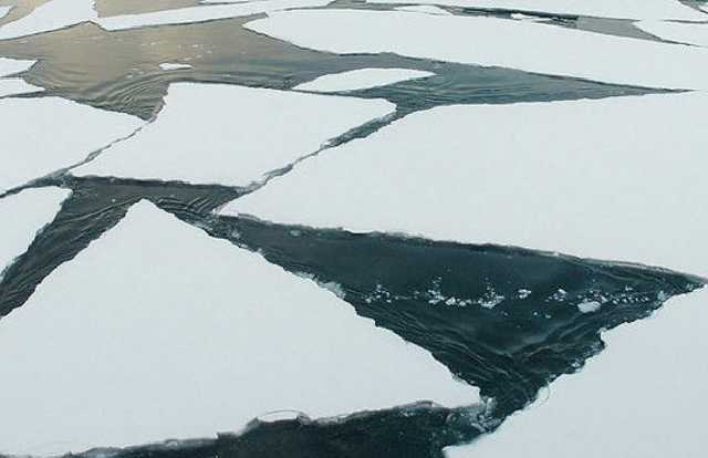 В Луцке нашли тело ребенка, который провалился под лед