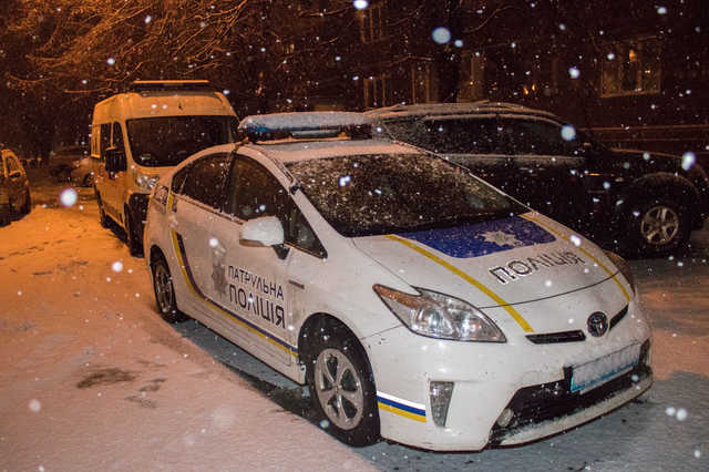 В Киеве незнакомец ворвался в квартиру и ранил женщину