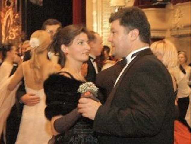 Після Мальдів – на Віденський бал: брудний танець Головнокомандувача