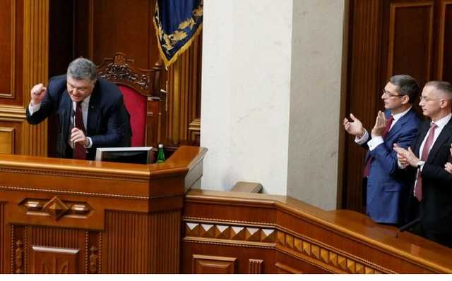 Порошенко почувствовал себя царем – под АП продолжается акция протеста