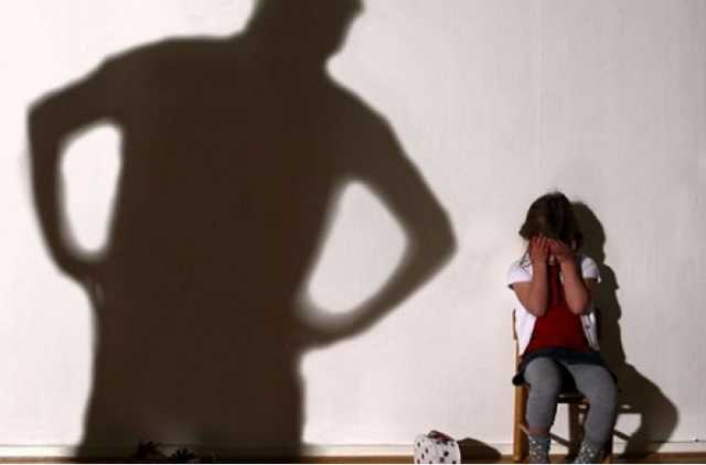 Отец насиловал дочь, пока мама была в роддоме: новые подробности дела