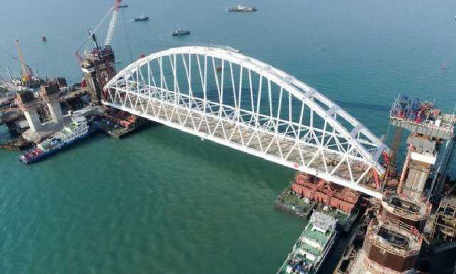 Первая ласточка: Керченский мост начал проседать