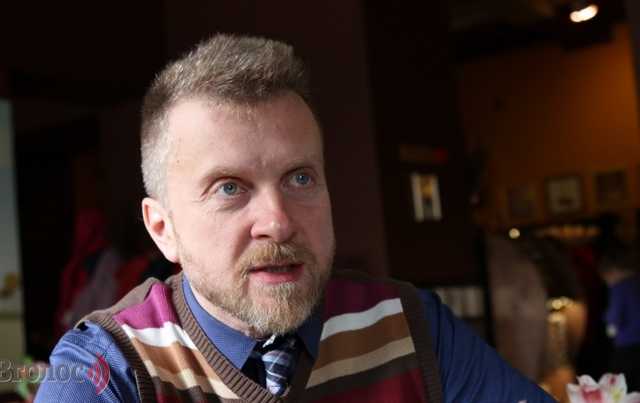 Антін Мухарський залишив Україну і просить політичного притулку у Європі