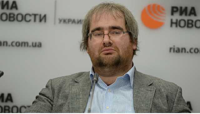 Корнейчук: власть готовит Украину к "Великой Зраде"