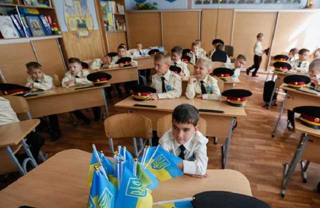 В школах Киева запретили политическую агитацию и рекламу