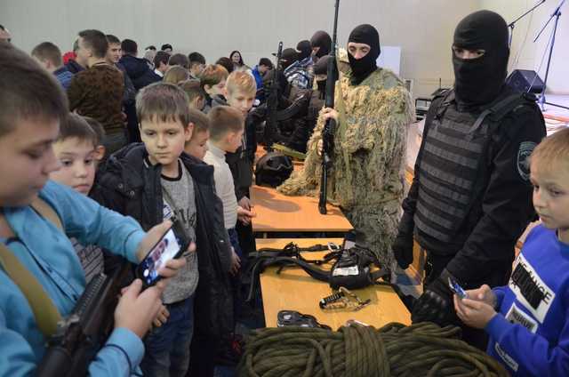 "Сирия ждет тебя, малыш": вооруженные оккупанты нагрянули в школу Крыма