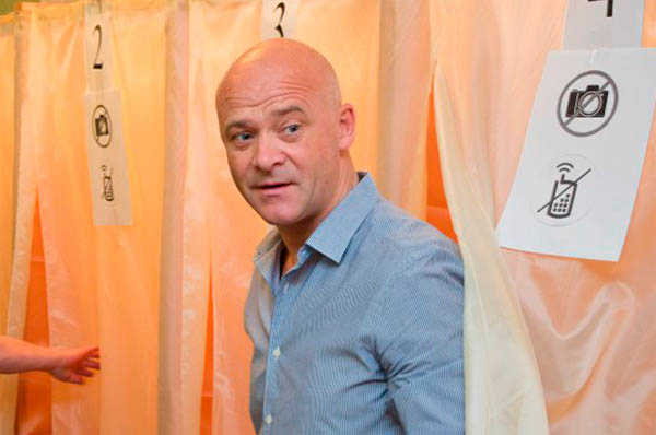 Сергей Лещенко: «Честный суд» отпустил Труханова на поруки депутата от БПП Голубова»