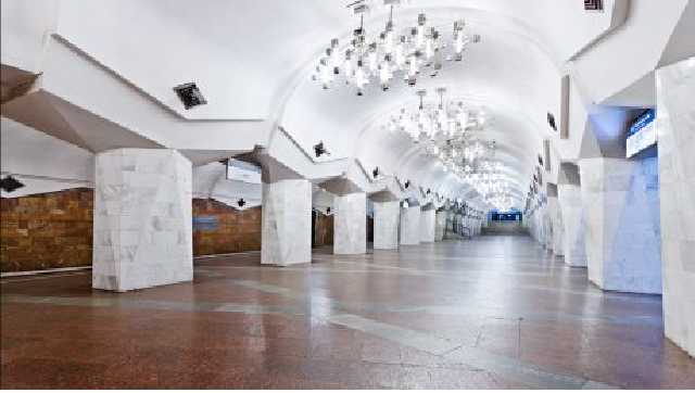 В Харьковском метрополитене на рельсы упал мальчик