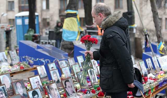 Четвертая годовщина кровавых расстрелов: в Украине чтят героев Небесной сотни