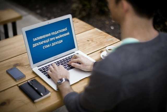 НАПК нашло два участка и незадекларированный Mercedes у киевского прокурора