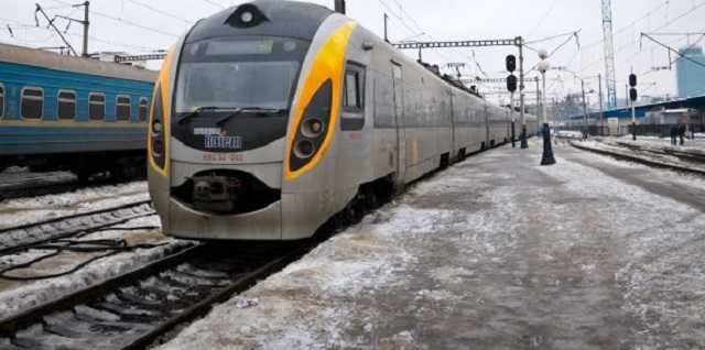 «Укрзалізниця» приостановила продажу билетов на все даты после 25 марта