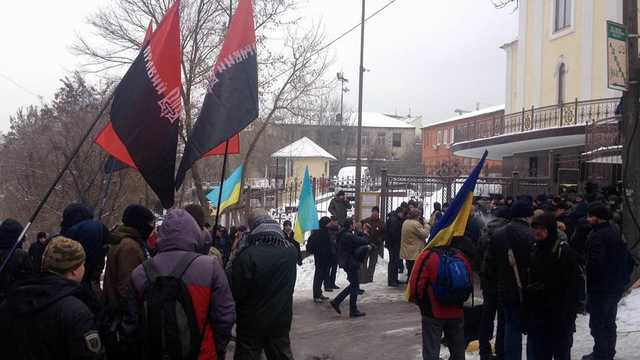 Под крики «Труханова на нары» активисты напали на мэра Одессы возле суда