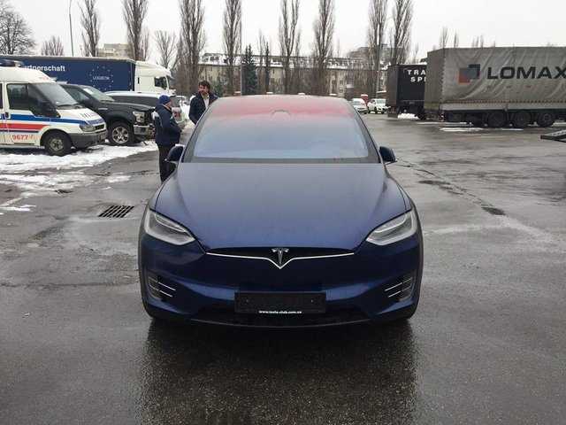 В Украине растаможили без НДС первую Tesla