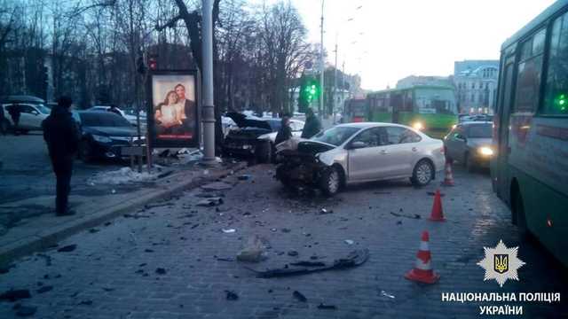 В Харькове на Сумской снова массовое ДТП. Двое водителей госпитализированы