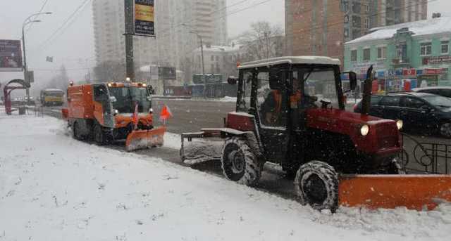 Из-за непогоды киевлян просят пересесть из авто в автобусы