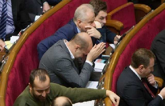 Нардепам за месяц выплатили 14 млн за выполнение полномочий