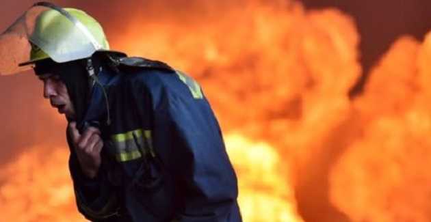 В Киеве горел склад: пострадал мужчина