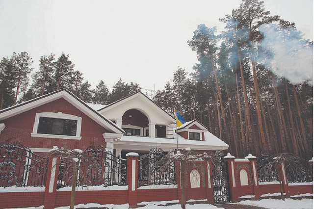 Человек с топором: Что на самом деле происходит у дома главы ГПУ