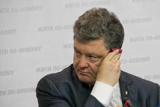 Порошенко заявил, что летал на Мальдивы по своей фамилии