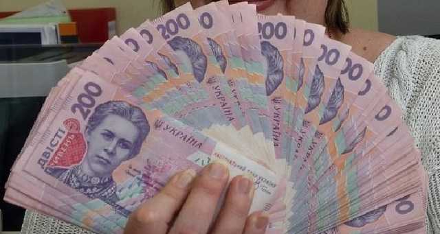 Гривня продолжила укрепляться: курс валют на 1 марта