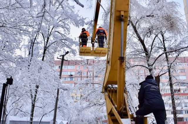 В Украине без света остались более 170 городов и сел