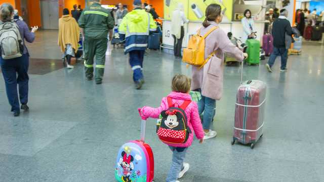 Подросткам разрешат ездить за границу без согласия родителей