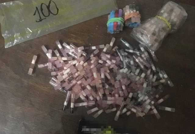 Группу наркодилеров задержали в Кривом Роге с 400 дозами метамфетамина